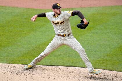 Joe Musgrove, pitcher abridor de los Padres de San Diego, lanza en la séptima entrada del juego de béisbol en contra de los Piratas de Pittsburgh, el domingo 1 de mayo de 2022. (AP Foto/Gene J. Puskar)