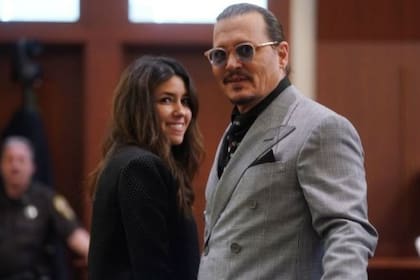 Johnny Depp y Camille Vasquez, su abogada que se convirtió en la “inesperada coprotagonista” del juicio