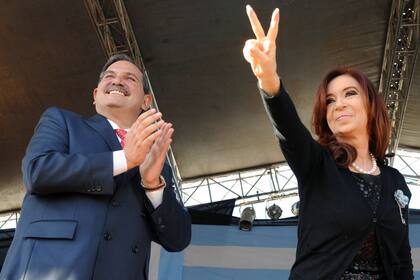 José Alperovich junto a Cristina Kirchner en un acto cuando él era gobernador de Tucumán y ella presidenta de la Nación