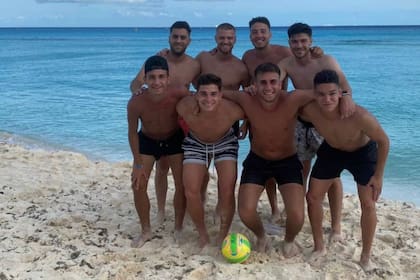 Julián Álvarez se fue de vacaciones a Playa del Carmen con amigos