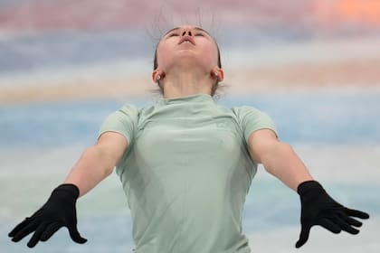 Kamila Valieva, del Comité Olímpico ruso, durante una práctica en los Juegos Olímpicos de Invierno, el 16 de febrero de 2022, en Beijing. (AP Foto/Natacha Pisarenko)