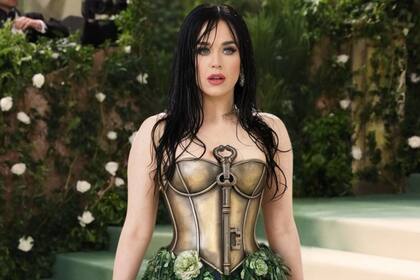 Katy Perry "asistió" a la Met Gala 2024 gracias a la Inteligencia Artificial