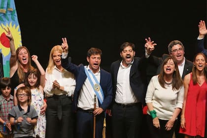 Carlos Bianco junto a Axel Kicillof y Verónica Magario en la asunción del gobernador en 2019