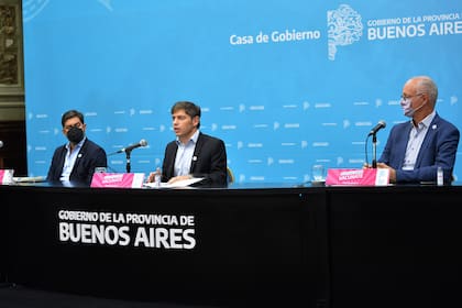 Kicillof junto a Bianco y Gollán, en la conferencia de prensa del 30 de abril donde anunciaron la nueva fase de la cuarentena