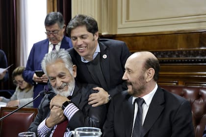 Kicillof, Rodríguez Saa e Insfrán en un encuentro en el Senado; hoy suspendieron el encuentro con otros gobernadores por tensiones en cuanto al reparto de subsidios