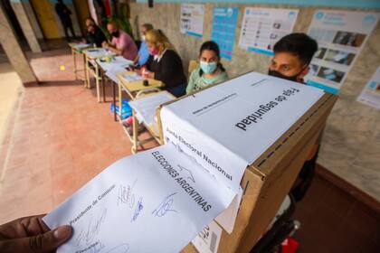 La Cámara Nacional Electoral recomienda anotar los datos del padrón para agilizar el trámite de la votación