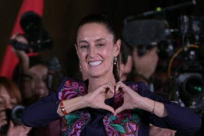 La candidata presidencial de México por el partido Morena, Claudia Sheinbaum, celebra tras los resultados de las elecciones generales en la Ciudad de México, el 3 de junio de 2024