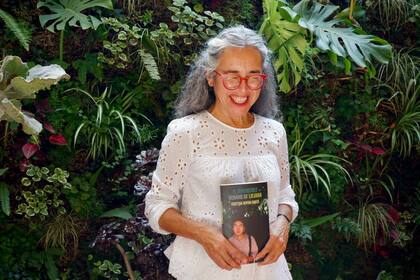 La escritora mexicana Cristina Rivera escribió "El invencible verano de Liliana", sobre el femicidio de su hermana en 1990