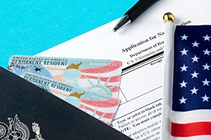La green card le permite a un ciudadano extranjero vivir y trabajar en EE.UU. de forma legal