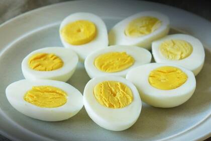 La imagen de los huevos duros envasados se viralizó en Facebook.