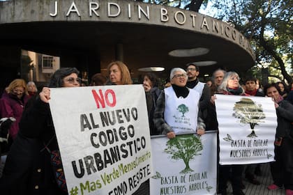 La manifestación en el Jardín Botánico, en contra de "Secret Garden" y el nuevo código de urbanización