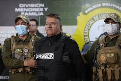 La policía boliviana detiene al detenido Juan José Zúñiga, excomandante general del ejército, en La Paz, Bolivia, el miércoles 26 de junio de 2024