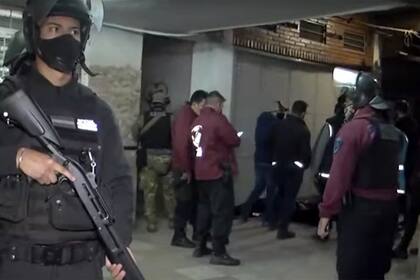 La Policía de la Ciudad realizó un operativo en el barrio Padre Mugica, donde opera un grupo que tiene su base en la villa 1-11-14