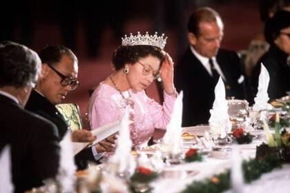 La reina en una cena de estado