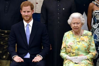 La reina Isabel le habría ofrecido a Harry un periodo de prueba de 12 meses para que retome su puesto en la Corona