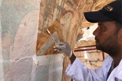La sala hipóstila del templo de Karnak, en Tebas, está siendo restautada