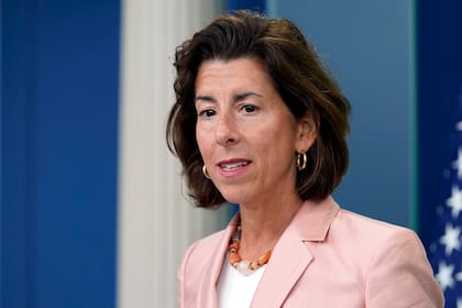 La secretaria de Comercio de EEUU, Gina Raimondo, en Washington el 6 de septiembre de 2022. (Foto AP/Susan Walsh)