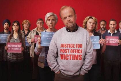 La serie muestra la odisea de los empleados de correos acusados de robar dinero, sin forma de demostrar su inocencia