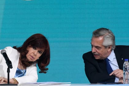La vicepresidenta Cristina Fernández de Kirchner junto al presidente Alberto Fernández (AP Foto/Gustavo Garello, archivo)