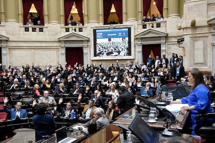 La votación a mano alzada de la declaración de repudio contra el ataque a la vicepresidenta Cristina Kirchner