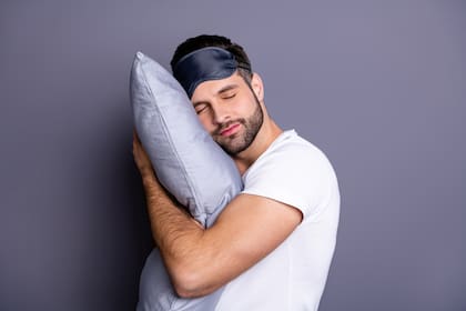 Las investigaciones de Koninck han demostrado que el número de veces que las personas cambian de postura durante el sueño disminuye con la edad