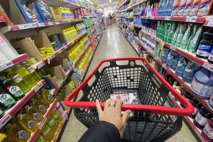 Las ventas en supermercados tuvieron en abril la mayor caída del año