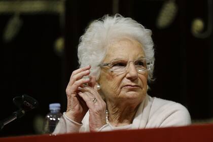 Liliana Segre, senadora vitalicia italiana y sobreviviente del Holocausto, fue puesta bajo custodia tras los mensajes de odio que recibe a diario en redes sociales