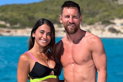Lionel Messi compartió una foto con Antonela Roccuzzo, pero un detalle se quedó con todas las miradas (Foto/Instagram @antonelaroccuzzo)