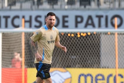 Lionel Messi participó activamente de la práctica en Houston y aspira a llegar en forma al choque con Ecuador