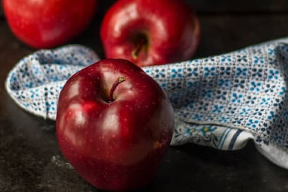 Los beneficios de agragarle manzana a la ensalada