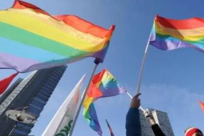 Los defensores de los derechos LGBT en Rusia han protestado contra las nuevas leyes que reprimen a su comunidad