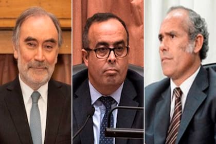 Los magistrados Leopoldo Bruglia, Pablo Bertuzzi, y Germán Castelli, a la espera de la sentencia de la Corte Suprema.