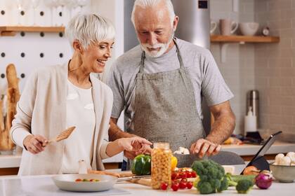 Los mayores de 60 deben implementar hábitos saludables para vivir mejor y en lo posible alejar algunos alimentos de su dieta
