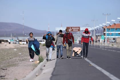 Los migrantes luego de cruzar la frontera