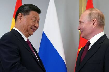 Los presidentes de China, Xi Jinping, y Rusia, Vladimir Putin, durante la cumbre regional en Kazajistán