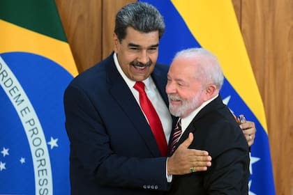 Los presidentes Nicolás Maduro y Luiz Inacio Lula da Silva, en Brasilia. (EVARISTO SA / AFP)