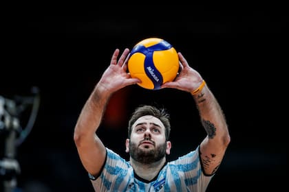 Luciano 'Cachete' De Cecco es la máxima figura de la selección de vóleibol: estará en París y llevará la bandera junto a una Leona