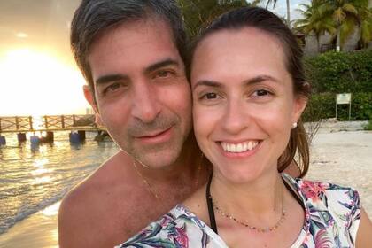 Marcelo Pecci y su esposa, la periodista Claudia Aguilera, en su luna de miel en Colombia, donde fue asesinado el fiscal paraguayo