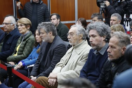 Mariano Cohn, el actor Luis Brandoni y el cineasta, Gastón Durpat, durante la lectura de la sentencia en el juicio por la muerte de Alejandro Cohn