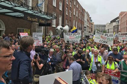 Masivas protestas de ganaderos en Irlanda y Bruselas por el acuerdo Mercosur-UE