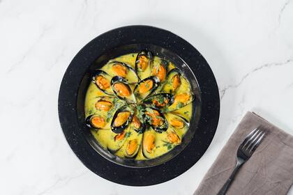 Mejillones con leche de coco y curry, una de las recetas que compartió Dante Liporace en Foodit
