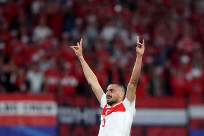Merih Demiral celebró su segundo gol con un gesto que desató la polémica en la Euro 2024. (Photo by Ronny HARTMANN / AFP)