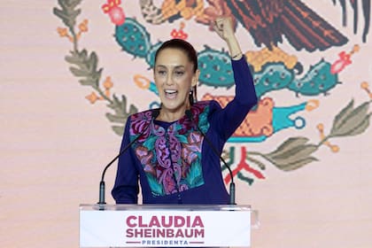 La candidata presidencial de México por el partido Morena, Claudia Sheinbaum, celebra tras los resultados de las elecciones generales en la Ciudad de México, el 3 de junio de 2024