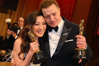 Michelle Yeoh y Brendan Fraser fueron considerados los mejores actores anoche en la entrega de los Oscar