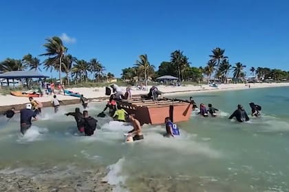 Migrantes haitianos desembarcan en las costas de Florida