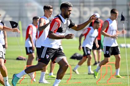 Miguel Borja, en un entrenamiento de River previo al superclásico