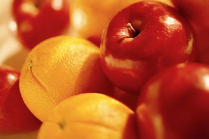 Mucho depende de qué estás sumando, o cómo lo defines: manzanas + naranjas = imposible; frutas + frutas = así sí