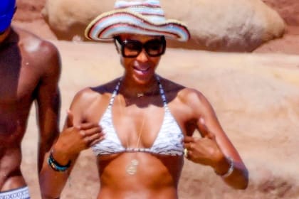 Naomi Campell, impecable en bikini a los 53 años en las playas de Cerdeña