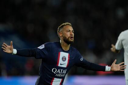 Neymar del Paris Saint-Germain celebra tras anotar en el encuentro ante el Marsella en la liga francesa el domingo 16 de octubre del 2022. (AP Foto/Thibault Camus)