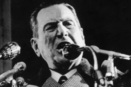 Perón falleció el 1 de julio de 1974, a ocho meses de haber comenzado su tercer mandato.